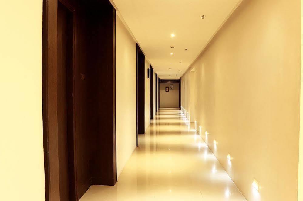 Vaccinated Staff - Capital O 7899 Casa Hotel โกลกาตา ภายนอก รูปภาพ