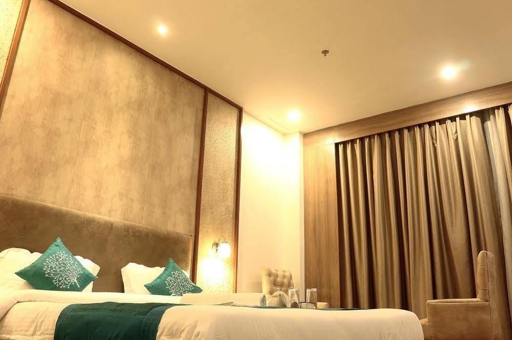 Vaccinated Staff - Capital O 7899 Casa Hotel โกลกาตา ภายนอก รูปภาพ