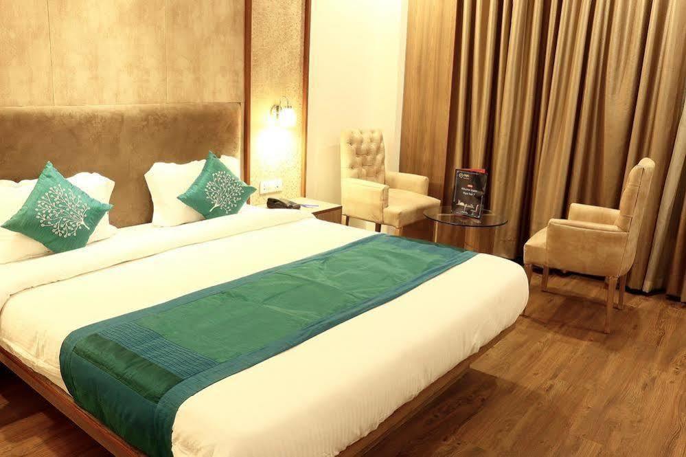 Vaccinated Staff - Capital O 7899 Casa Hotel โกลกาตา ภายนอก รูปภาพ