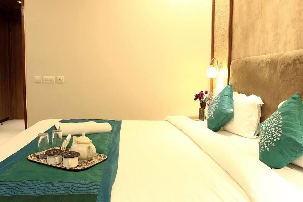Vaccinated Staff - Capital O 7899 Casa Hotel โกลกาตา ภายนอก รูปภาพ